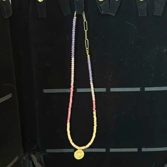 Jane Win
Modern Coin Jewelry with Meaning - Picture 1 of 4